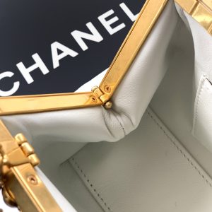 Chanel 2026 Pearl Clutch White Gold Lambskin 321881