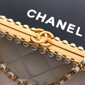 Chanel 2026 Pearl Clutch White Gold Lambskin 321881