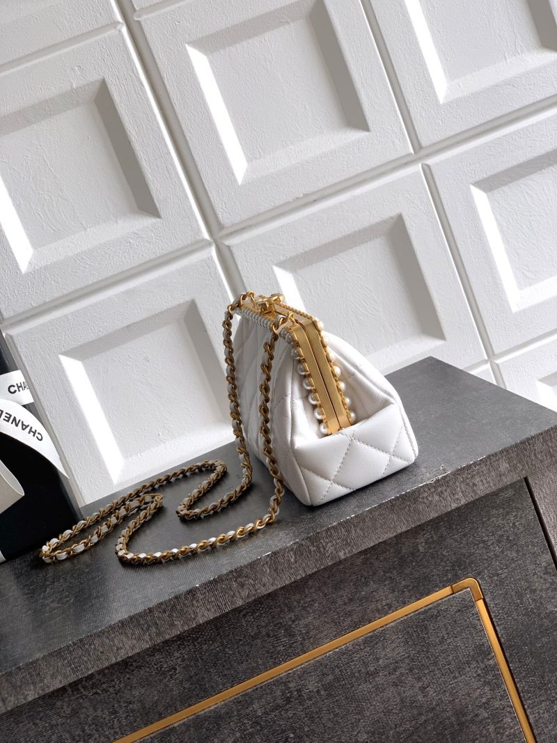 Chanel 2026 Pearl Clutch White Gold Lambskin 321881