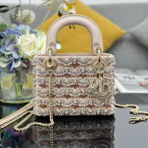 img_944dca8d_20240720_i1721462139_1837_0_jpg CD Mini Lady 17 Beige Satin Embroidery Diamond