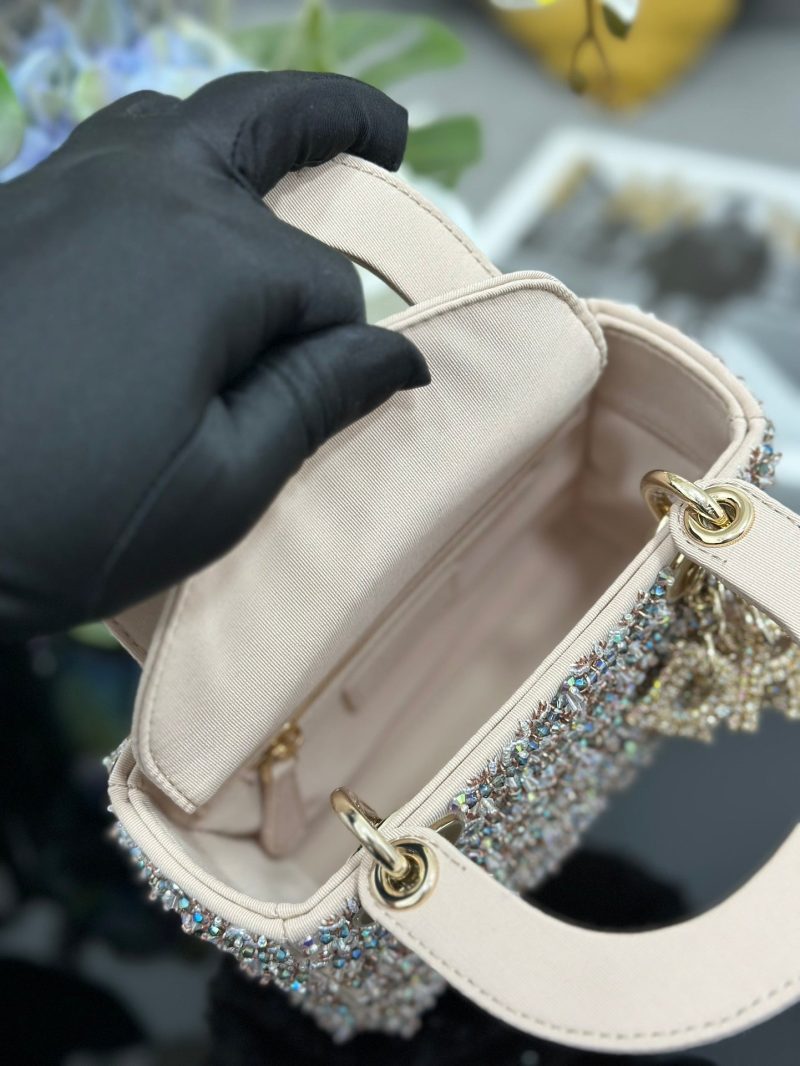 img_944dca8d_20240720_i1721462139_3650_3_jpg CD Mini Lady 17 Beige Satin Embroidery Diamond