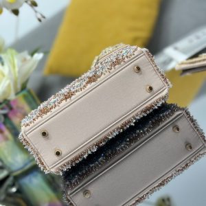 img_944dca8d_20240720_i1721462140_5493_7_jpg CD Mini Lady 17 Beige Satin Embroidery Diamond