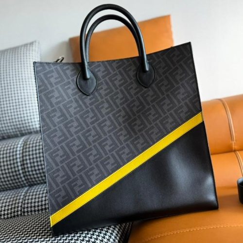 img_9e3257fd_20231201_i1701407507_6977_0_jpg FendiI 38 BAG FF MONOGRAM FF BLACK CALFSKIN WITH STRAP