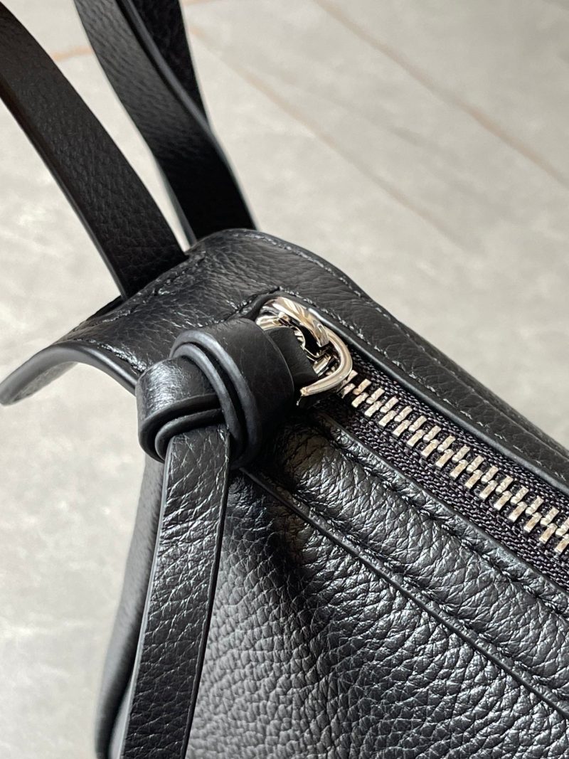 img_ae76a800_20240903_i1725293697_8475_5_jpg SIMPLY MINI 22 IN BLACK GRAINED CALFSKIN