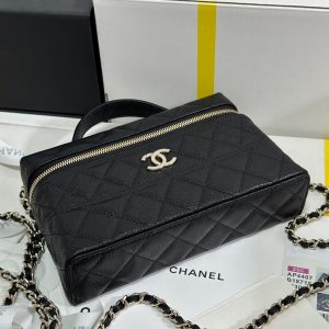 img_b885826e_20250110_i1736507484949_7680_0_7_jpg CC 25C Vanity Case 19.5cm Black Calfskin Silver Hardware 243640