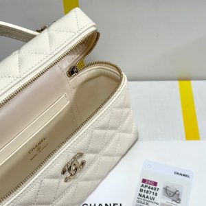 img_b885826e_20250117_i1737090076212_2646_0_6_jpg CC 25C Vanity Case Ivory White Calf Leather Silver Hardware 243660