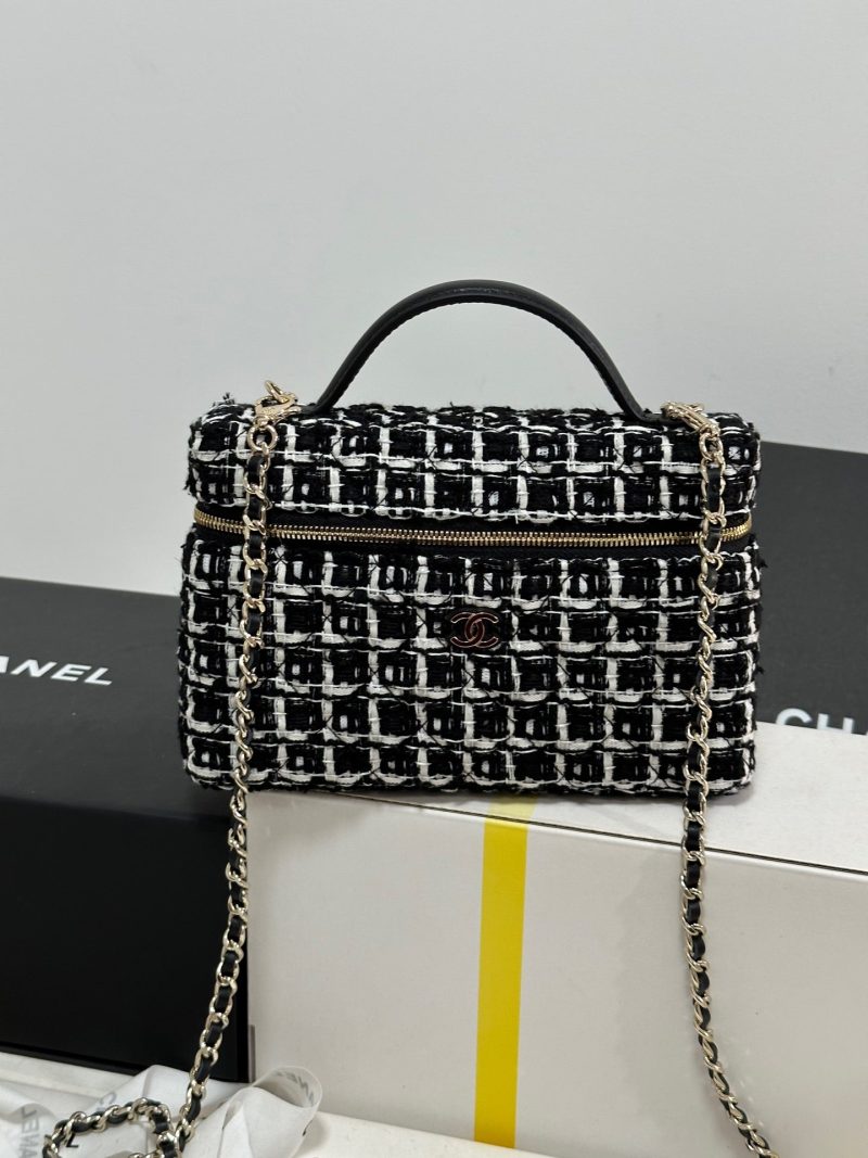 img_b885826e_20250117_i1737113043818_7067_0_0_jpg CC 25C Vanity Case Black White Tweed Light Gold Hardware 243667