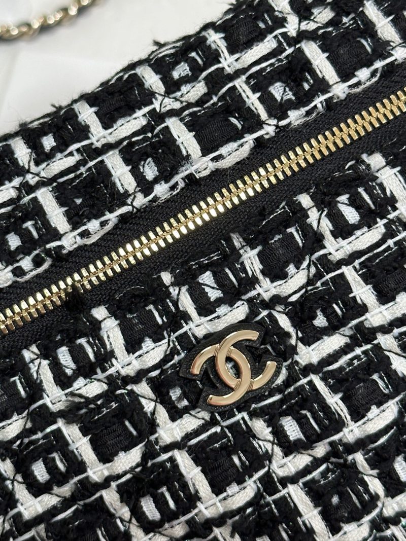 img_b885826e_20250117_i1737113044383_8628_0_3_jpg CC 25C Vanity Case Black White Tweed Light Gold Hardware 243667