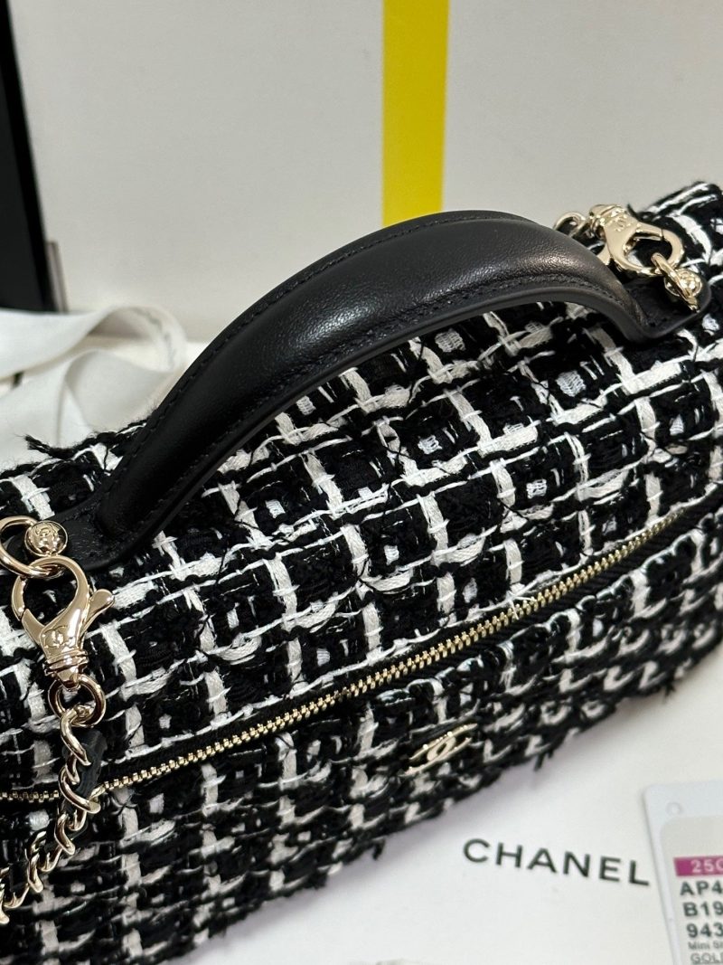 img_b885826e_20250117_i1737113044637_1_0_1_jpg CC 25C Vanity Case Black White Tweed Light Gold Hardware 243667