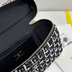 img_b885826e_20250117_i1737113045404_5079_0_7_jpg CC 25C Vanity Case Black White Tweed Light Gold Hardware 243667