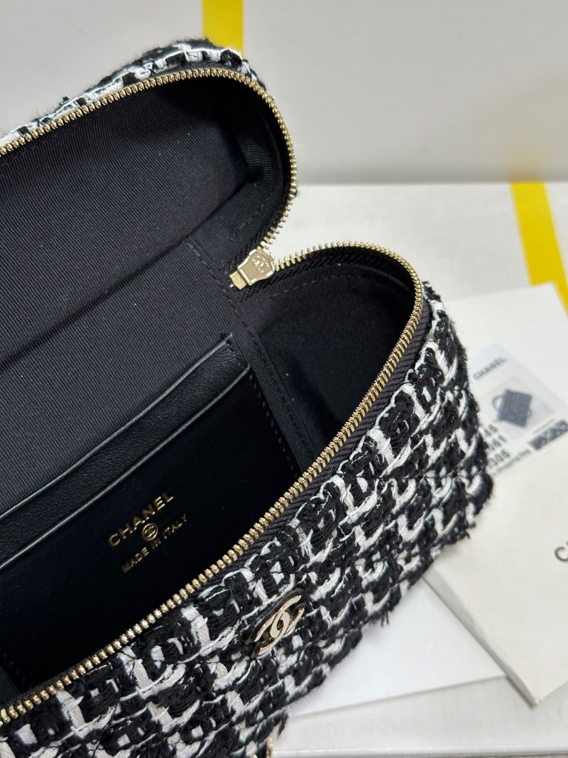 img_b885826e_20250117_i1737113045404_5079_0_7_jpg CC 25C Vanity Case Black White Tweed Light Gold Hardware 243667
