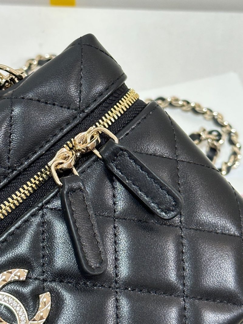 img_b885826e_20250121_i1737451572310_1349_0_6_jpg CC 25C Vanity Case 19.5cm Black Hanel Sheepskin Light Gold Hardware