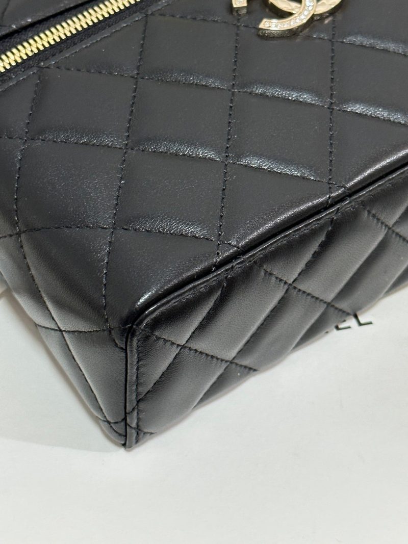 img_b885826e_20250121_i1737451572770_2019_0_7_jpg_2 CC 25C Vanity Case 19.5cm Black Hanel Sheepskin Light Gold Hardware