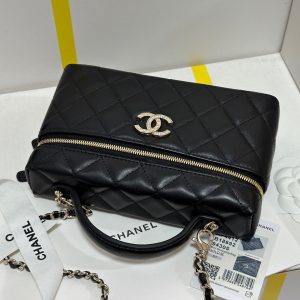 img_b885826e_20250121_i1737451573238_2086_0_8_jpg CC 25C Vanity Case 19.5cm Black Hanel Sheepskin Light Gold Hardware