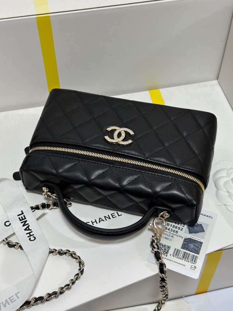 img_b885826e_20250121_i1737451573238_2086_0_8_jpg_2 CC 25C Vanity Case 19.5cm Black Hanel Sheepskin Light Gold Hardware