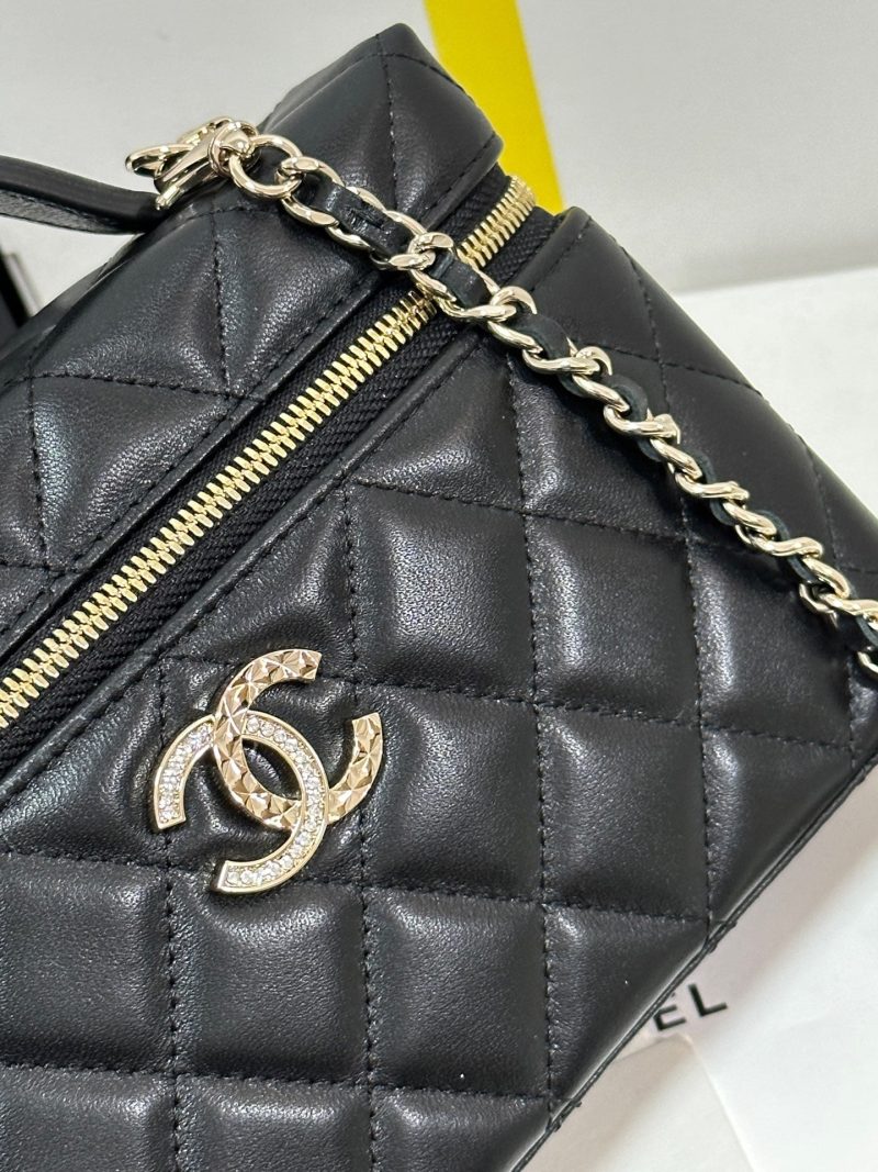 img_b885826e_20250121_i1737451573501_4313_0_4_jpg_2 CC 25C Vanity Case 19.5cm Black Hanel Sheepskin Light Gold Hardware