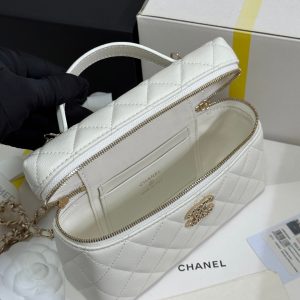 CC 25P Vanity Case 19.5cm White Calfskin Heart Rhinestone 243604