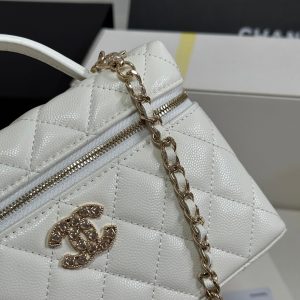 CC 25P Vanity Case 19.5cm White Calfskin Heart Rhinestone 243604