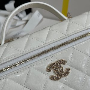 CC 25P Vanity Case 19.5cm White Calfskin Heart Rhinestone 243604