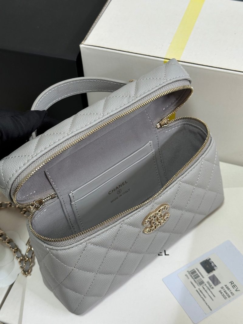 CC 25P Vanity Case 19.5cm Light Gray Calfskin Heart Rhinestone 243610