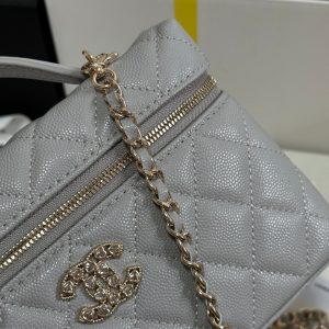 CC 25P Vanity Case 19.5cm Light Gray Calfskin Heart Rhinestone 243610