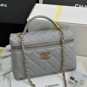 CC 25P Vanity Case 19.5cm Light Gray Calfskin Heart Rhinestone 243610