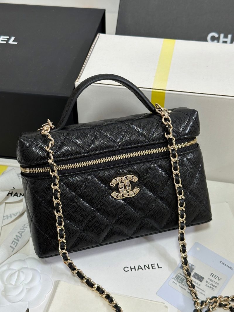 img_b885826e_20250324_i1742780333074_2718_0_1.jpg_1 CC 25P Vanity Case 19.5cm Black Calfskin Heart Rhinestone 243613