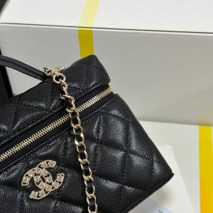 img_b885826e_20250324_i1742780333118_2976_0_3.jpg_1 CC 25P Vanity Case 19.5cm Black Calfskin Heart Rhinestone 243613