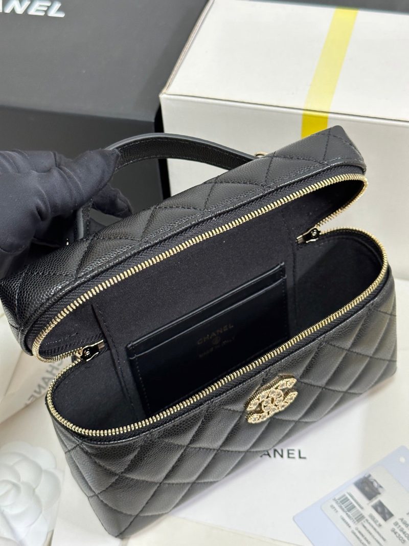 img_b885826e_20250324_i1742780333774_2062_0_5.jpg_1 CC 25P Vanity Case 19.5cm Black Calfskin Heart Rhinestone 243613