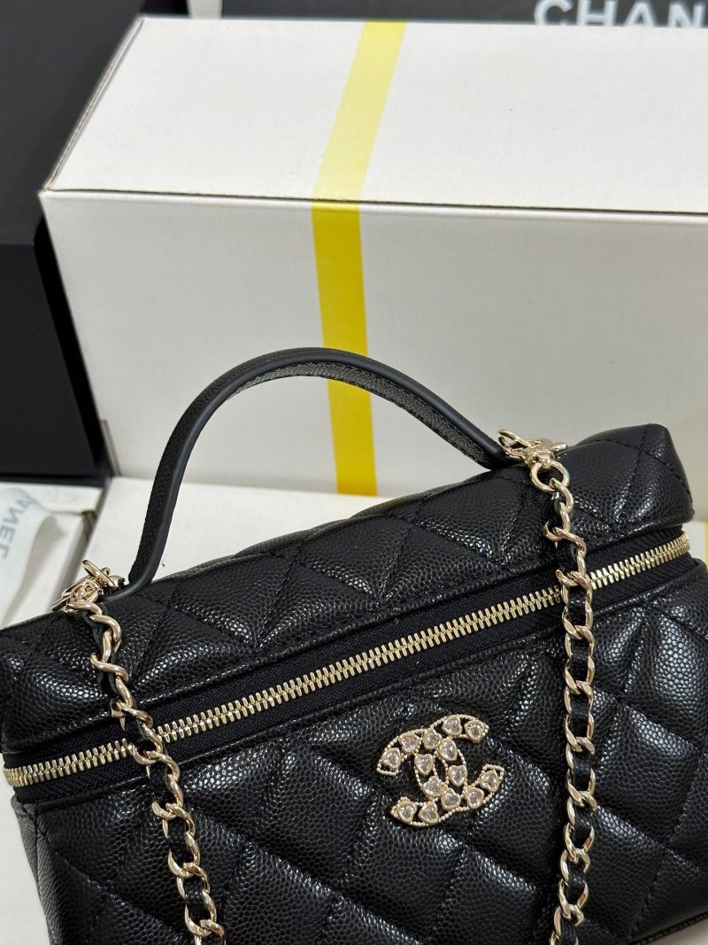 img_b885826e_20250324_i1742780333814_6464_0_4.jpg_1 CC 25P Vanity Case 19.5cm Black Calfskin Heart Rhinestone 243613