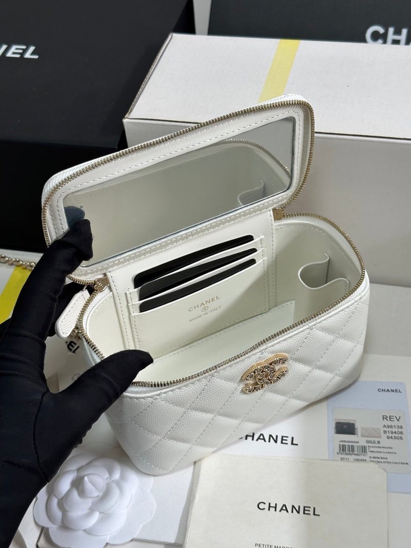 CC 25C Vanity Case 17cm White Caviar Leather Heart Rhinestone Light Gold Hardware 243421