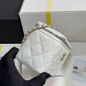 CC 25C Vanity Case 17cm White Caviar Leather Heart Rhinestone Light Gold Hardware 243421