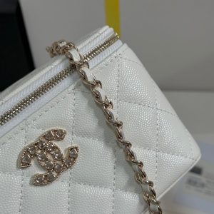 CC 25C Vanity Case 17cm White Caviar Leather Heart Rhinestone Light Gold Hardware 243421