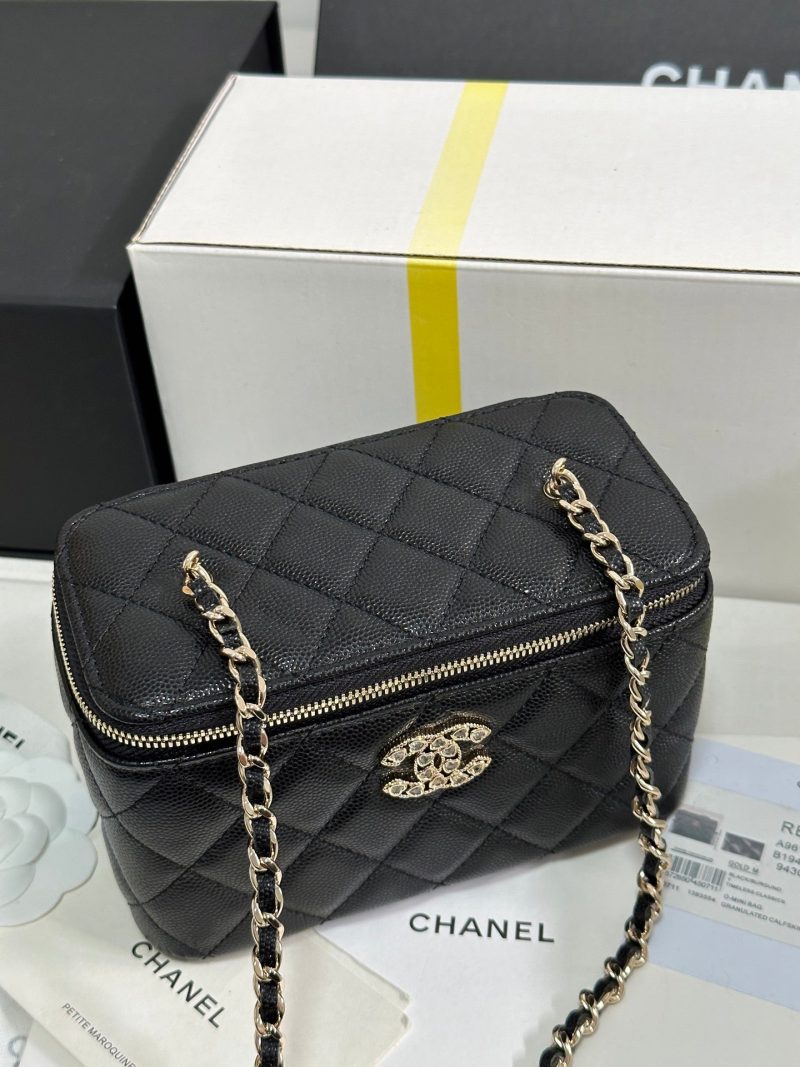 CC 25C Vanity Case 17cm Black Caviar Leather Heart Rhinestone Light Gold Hardware 243427