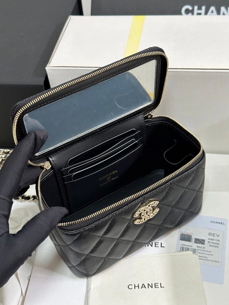 CC 25C Vanity Case 17cm Black Caviar Leather Heart Rhinestone Light Gold Hardware 243427