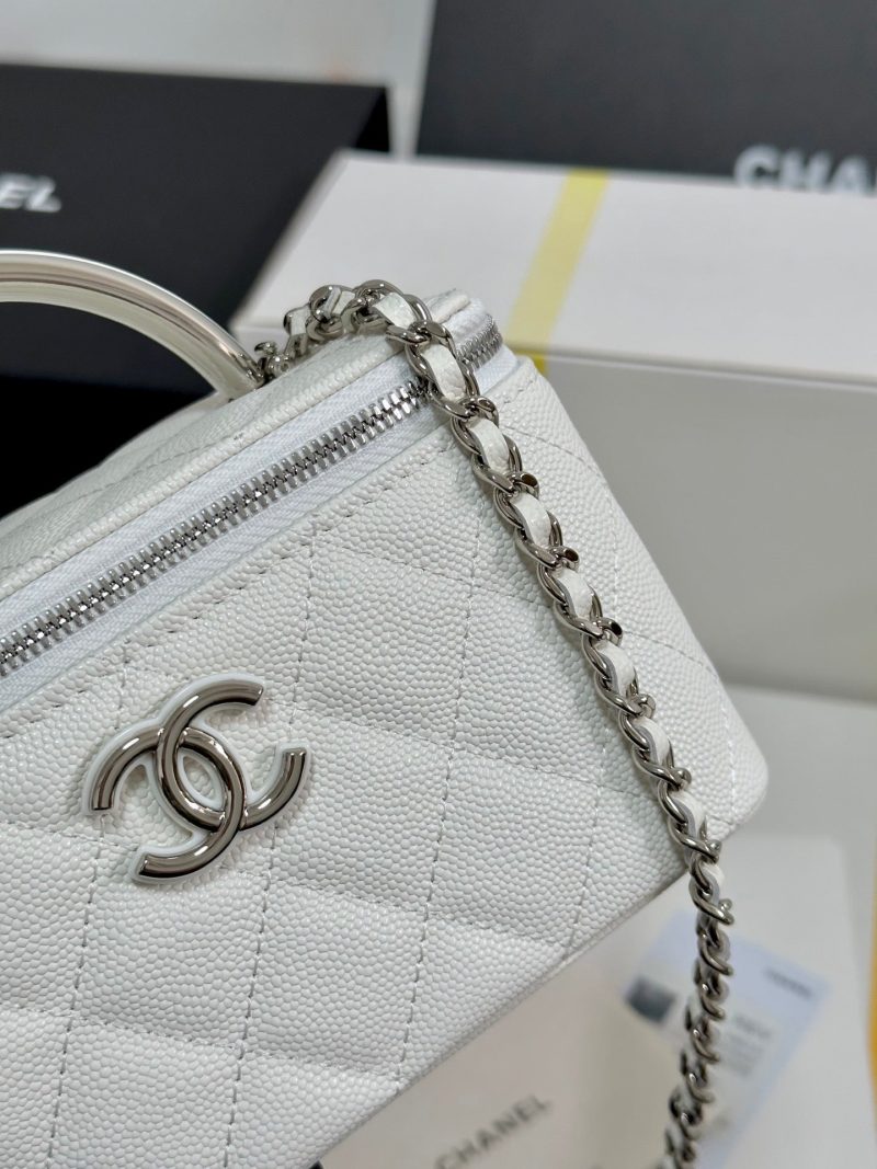img_b885826e_20250328_i1743136375304_6_0_2_jpg CC 25P Vanity Case 17cm White Leather Silver Hardware 243460