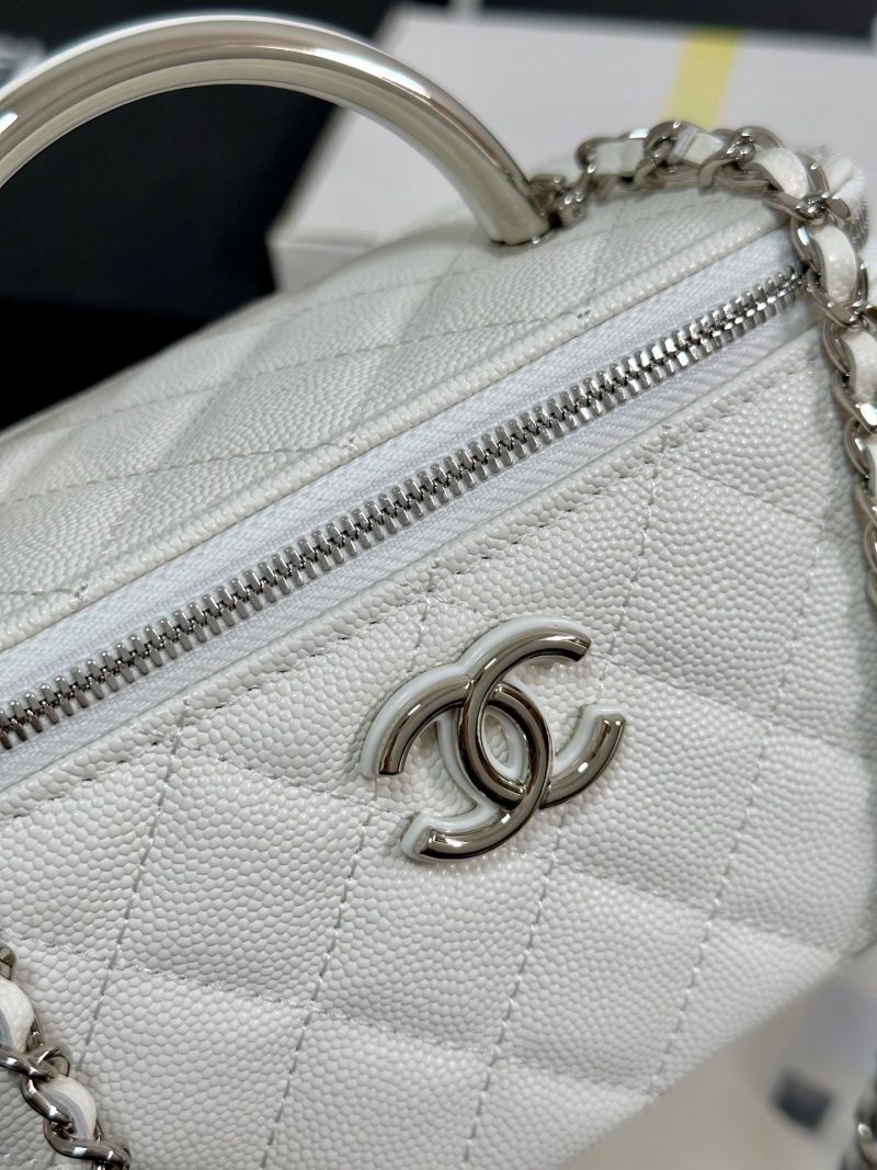 img_b885826e_20250328_i1743136375353_6131_0_3_jpg CC 25P Vanity Case 17cm White Leather Silver Hardware 243460