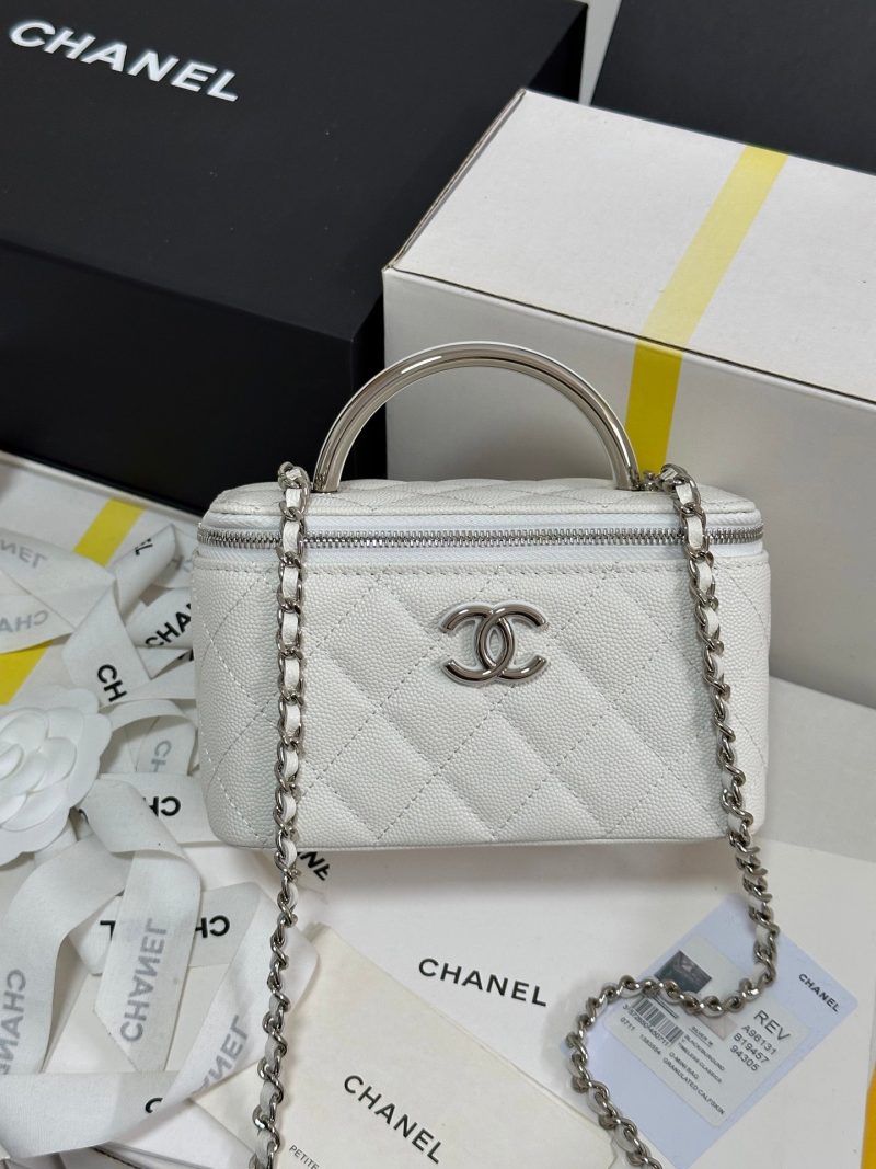 img_b885826e_20250328_i1743136375393_2062_0_0_jpg CC 25P Vanity Case 17cm White Leather Silver Hardware 243460