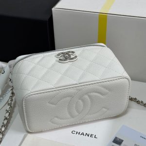 img_b885826e_20250328_i1743136376468_2877_0_7_jpg CC 25P Vanity Case 17cm White Leather Silver Hardware 243460