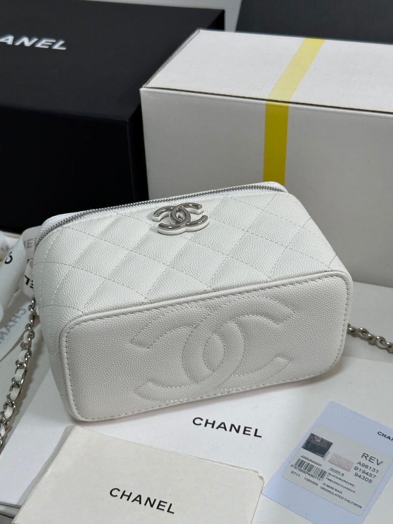 img_b885826e_20250328_i1743136376468_2877_0_7_jpg CC 25P Vanity Case 17cm White Leather Silver Hardware 243460