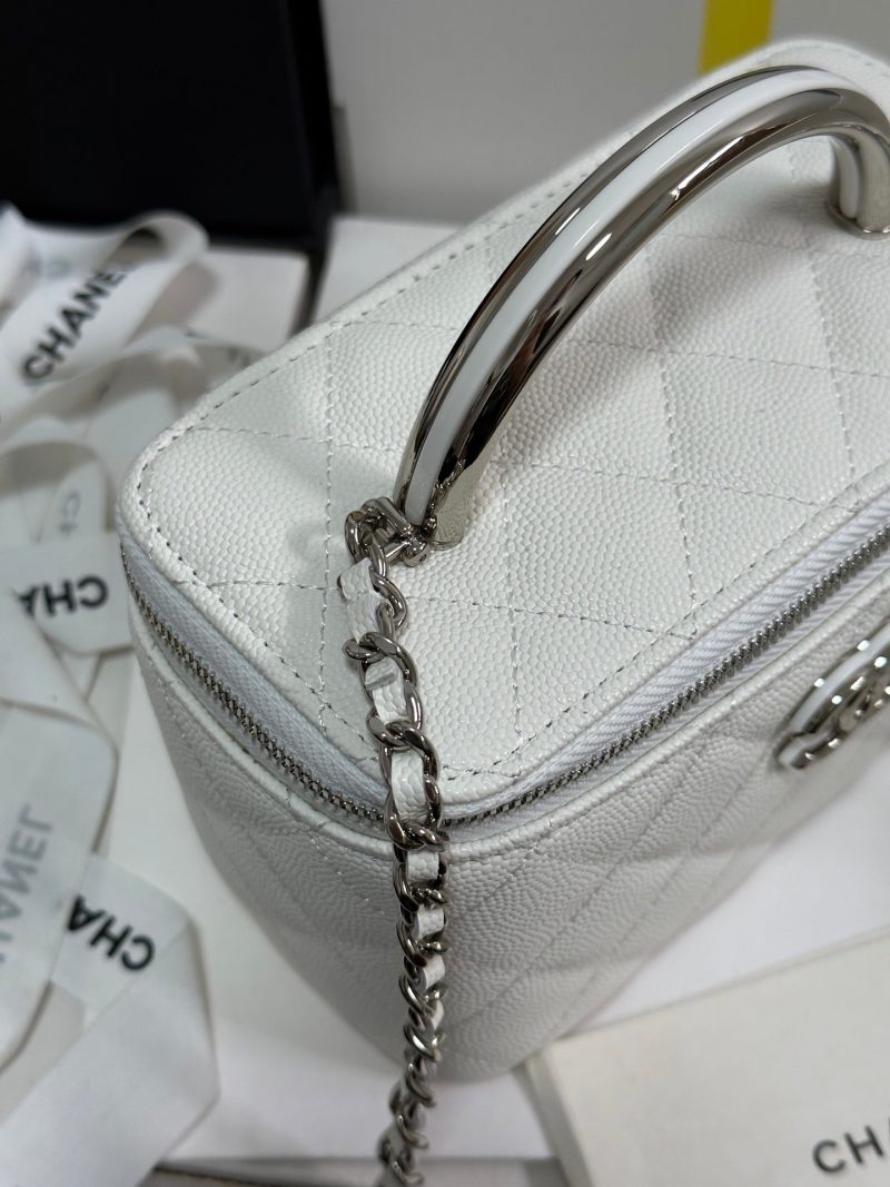 img_b885826e_20250328_i1743136376503_5059_0_4_jpg CC 25P Vanity Case 17cm White Leather Silver Hardware 243460