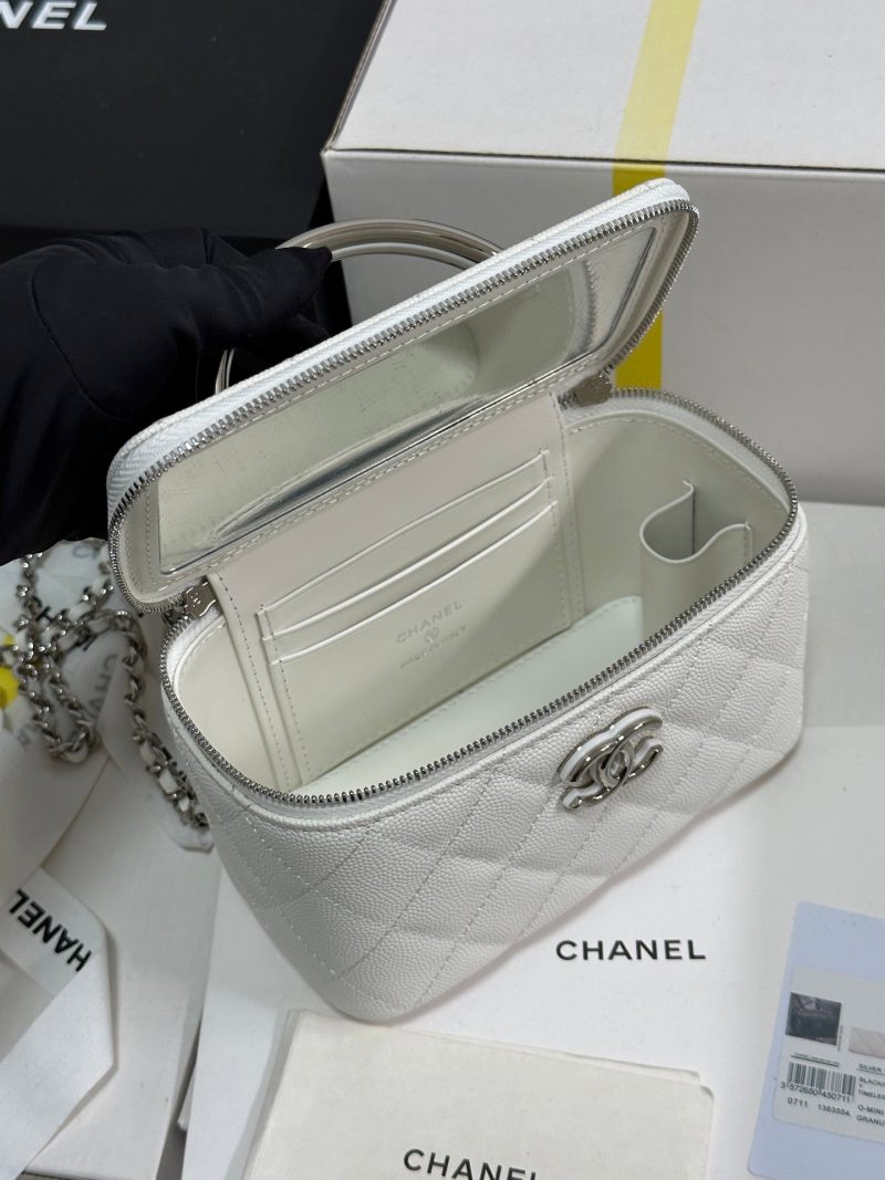 img_b885826e_20250328_i1743136376514_4642_0_6_jpg CC 25P Vanity Case 17cm White Leather Silver Hardware 243460