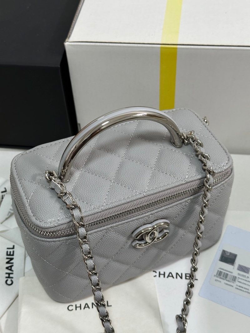 img_b885826e_20250328_i1743136771260_663_0_2.jpg_1 CC 25P Vanity Case 17cm Light Gray Leather Silver Hardware 243466