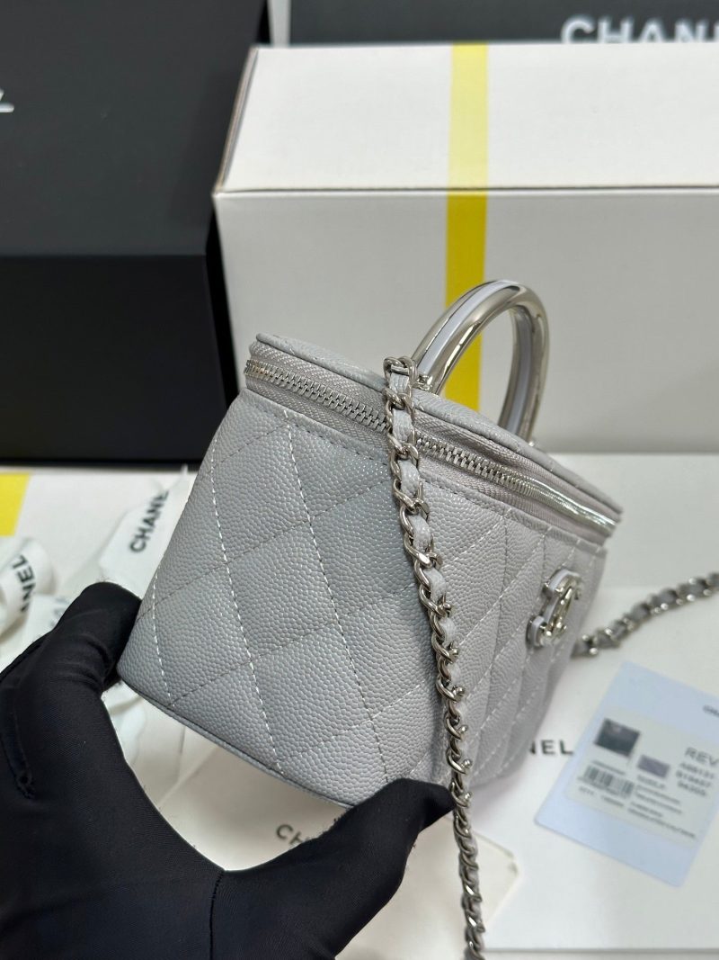 img_b885826e_20250328_i1743136771291_5723_0_5.jpg_1 CC 25P Vanity Case 17cm Light Gray Leather Silver Hardware 243466