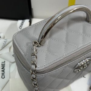 img_b885826e_20250328_i1743136771301_6378_0_3.jpg_1 CC 25P Vanity Case 17cm Light Gray Leather Silver Hardware 243466