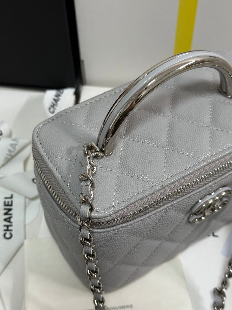 img_b885826e_20250328_i1743136771301_6378_0_3.jpg_1 CC 25P Vanity Case 17cm Light Gray Leather Silver Hardware 243466