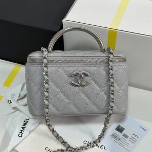 img_b885826e_20250328_i1743136771892_2873_0_0.jpg_1 CC 25P Vanity Case 17cm Light Gray Leather Silver Hardware 243466