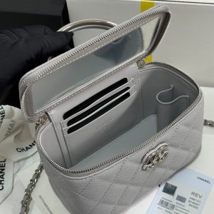 img_b885826e_20250328_i1743136771991_3435_0_6.jpg_1 CC 25P Vanity Case 17cm Light Gray Leather Silver Hardware 243466