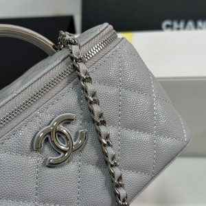 img_b885826e_20250328_i1743136772002_8314_0_4.jpg_1 CC 25P Vanity Case 17cm Light Gray Leather Silver Hardware 243466