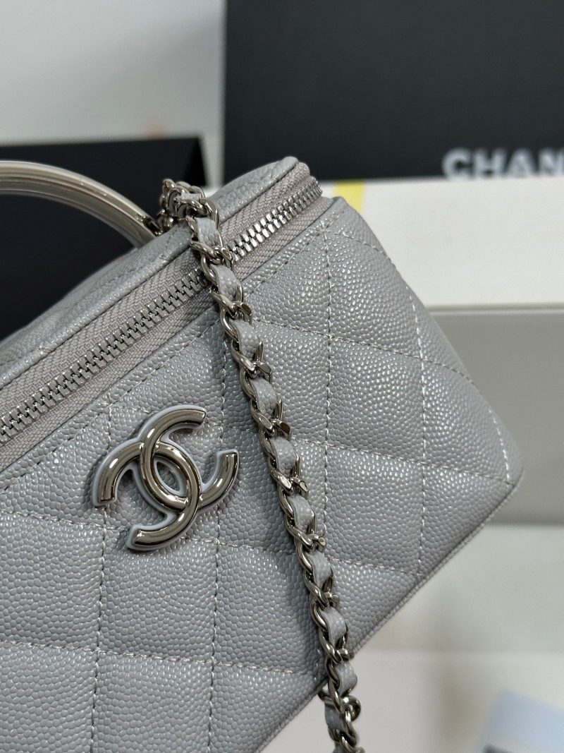 img_b885826e_20250328_i1743136772002_8314_0_4.jpg_1 CC 25P Vanity Case 17cm Light Gray Leather Silver Hardware 243466